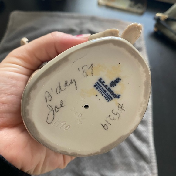 Lladro Girl w Beach Ball - Picture 4 of 5